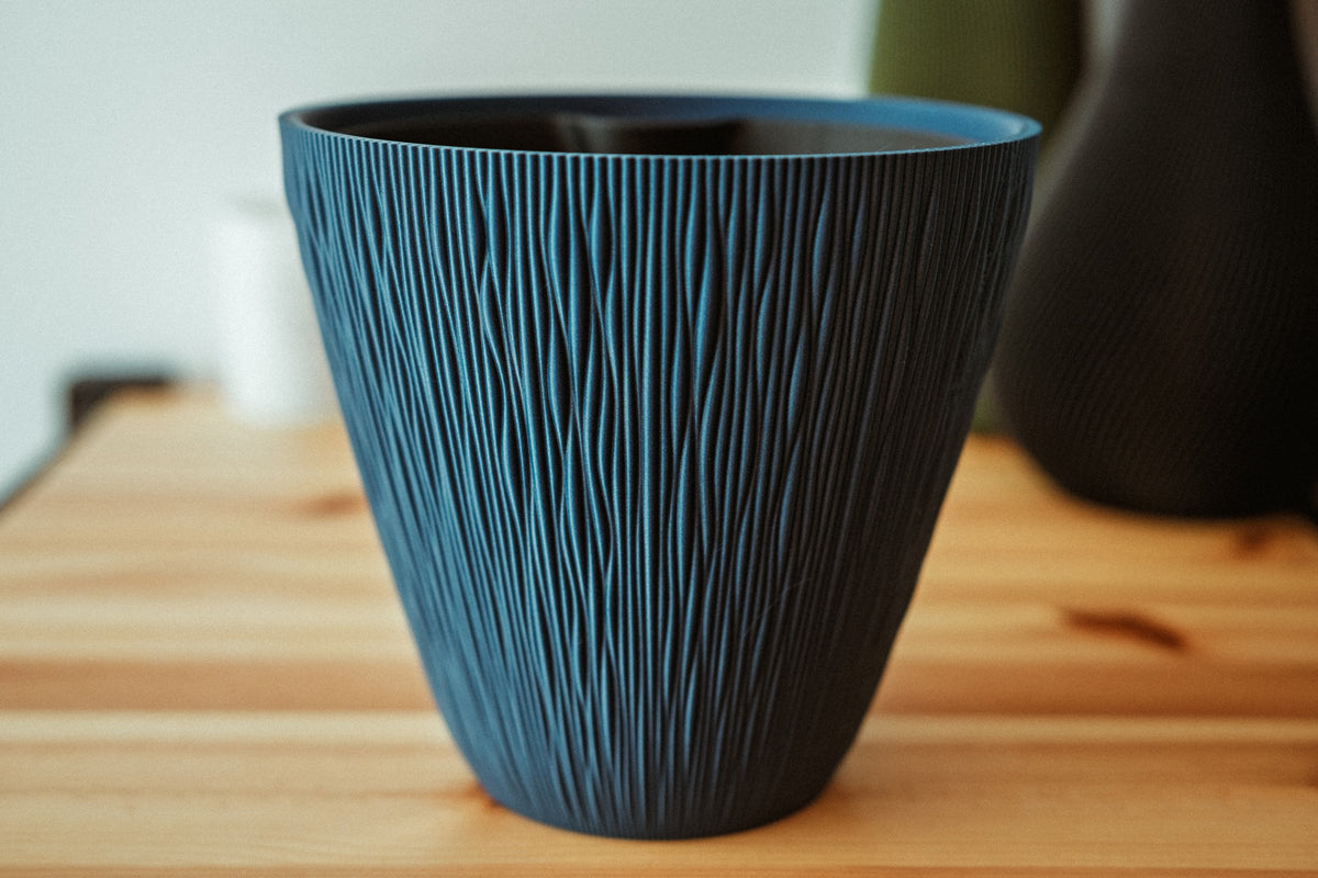 Ikigaiform Dusk Shadow Wave Planter, original gallery image 2