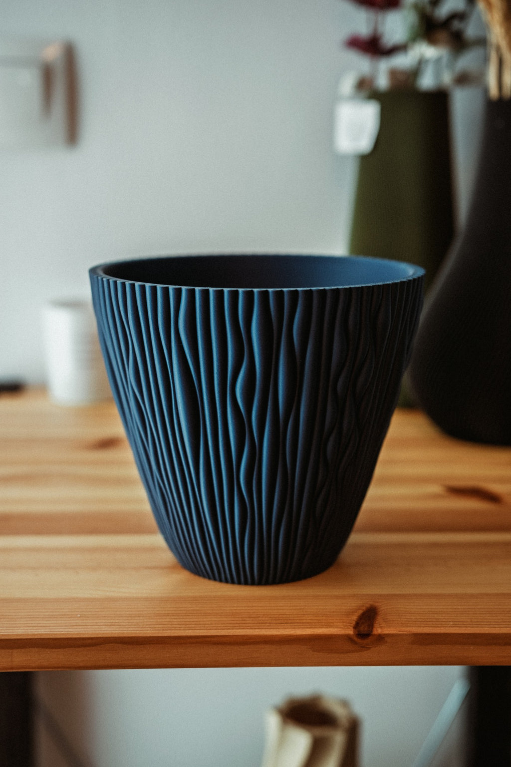 Ikigaiform Dusk Shadow Wave Planter, original gallery image 6
