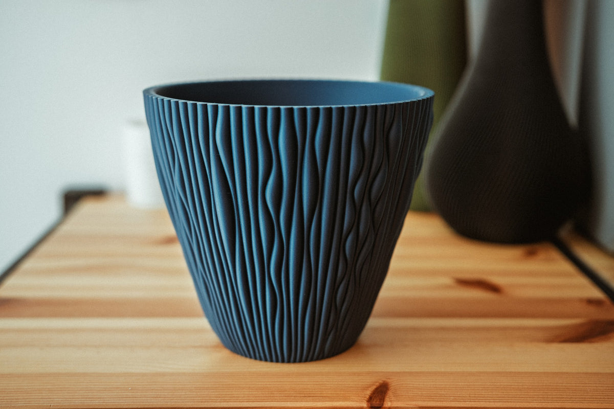 Ikigaiform Dusk Shadow Wave Planter, original gallery image 7