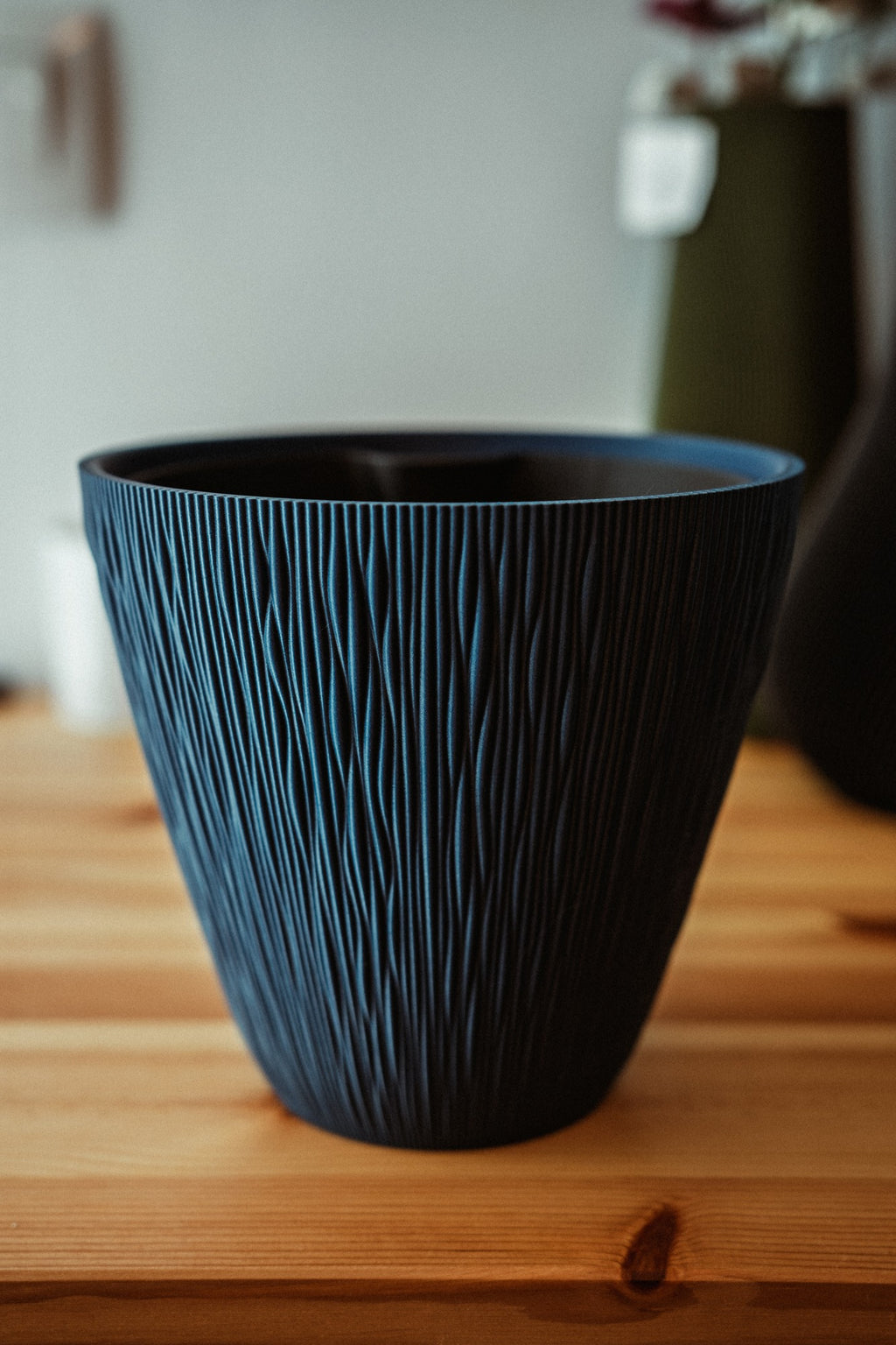Ikigaiform Dusk Shadow Wave Planter, original gallery image 9