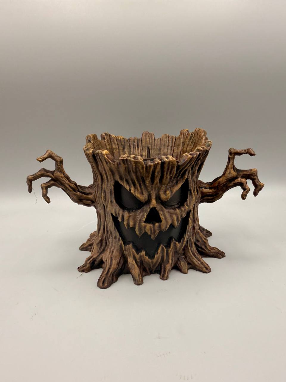 Haunted Hollow Planter – gallery