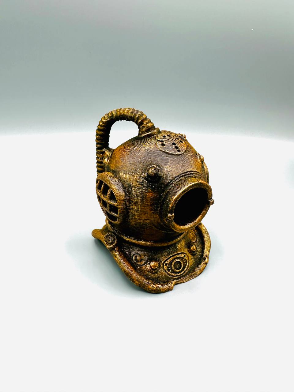 Old Diving Helmet | Vintage Deep-Sea Habitat Hide Secondary image