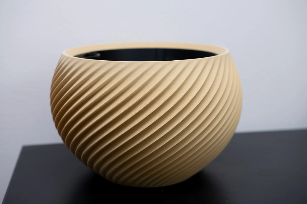 Sfera Collection 1, Ondula I (right-hand twist) in beige with a black insert