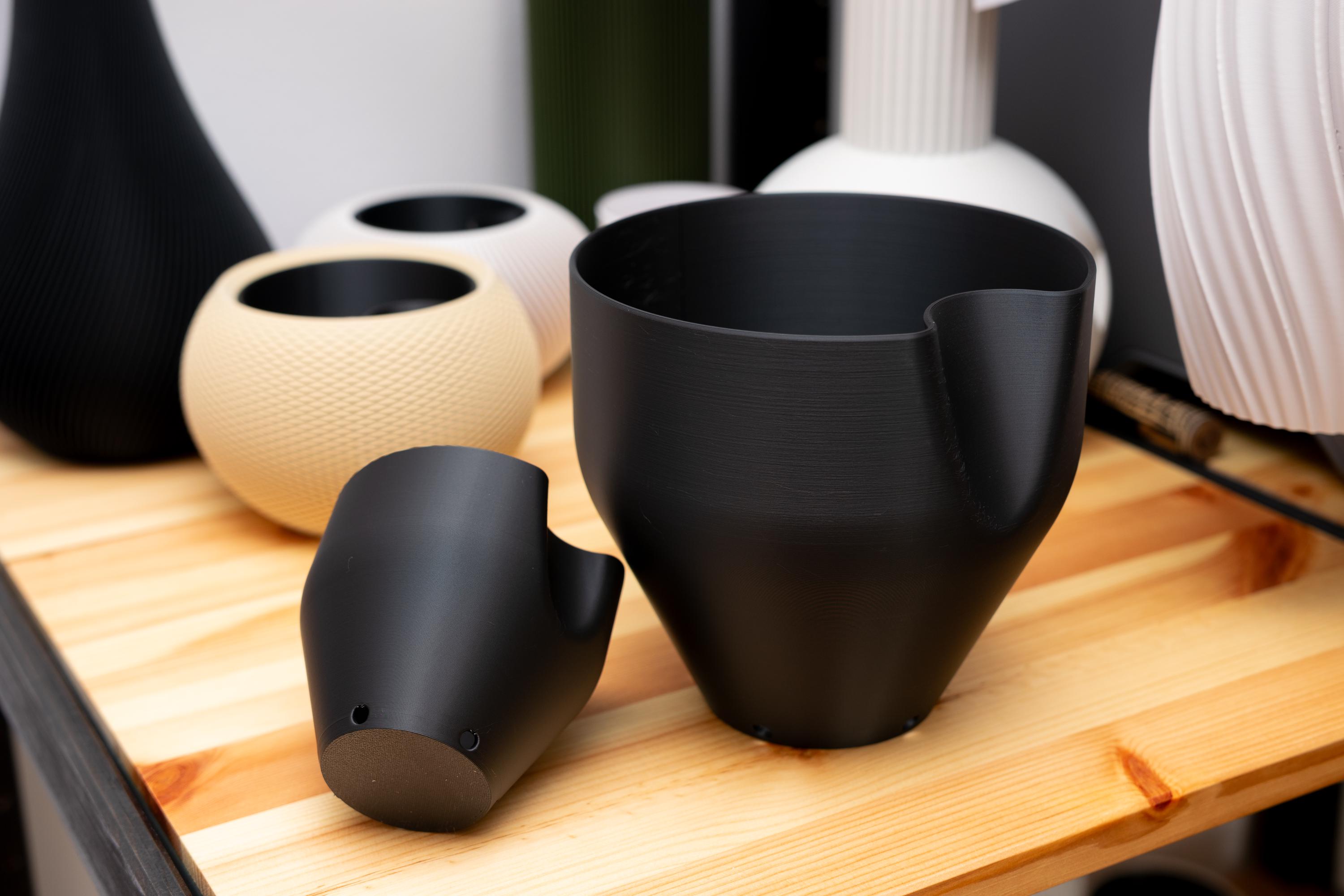 Sfera Self-Watering Planter, Collection 2 Secondary image